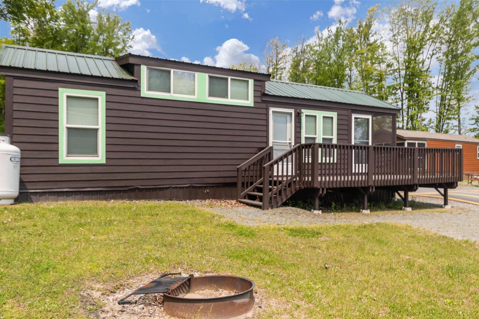 Jellystone Park Birchwood Acres Vila Greenfield Park Exterior foto